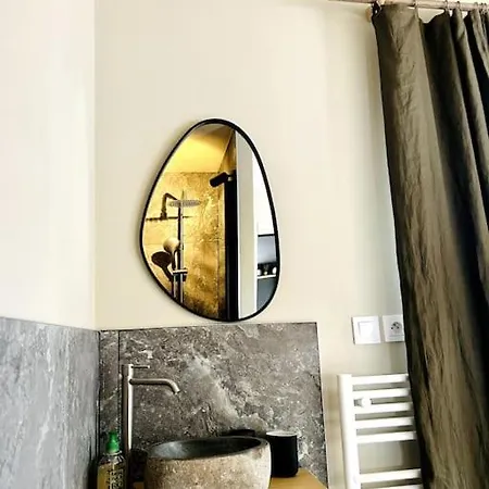 Standing - Au Bord De L'eau Apartment